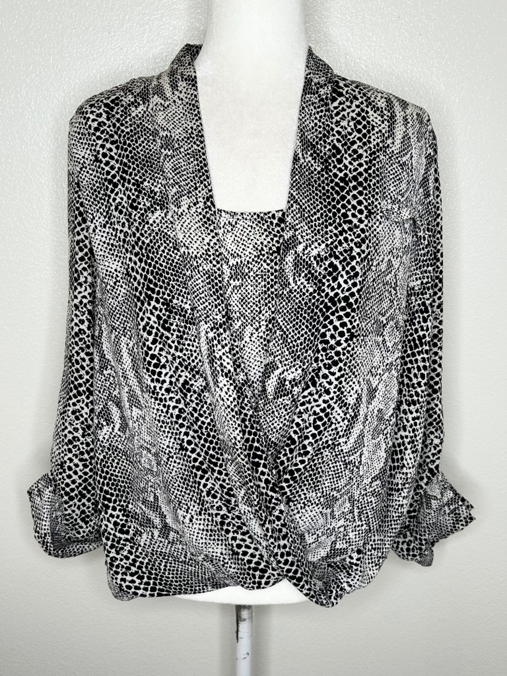 ALFANI Womens Black & White Snakeskin Faux Wrap Long Sleeve Top Blouse Size 12